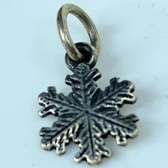 James Avery sterling silver Aspen Snow Crystal Charm JR937 - Picture 1 of 4